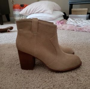 SOLD!! Splendid Lakota Bootie Nut color sz 8 😍